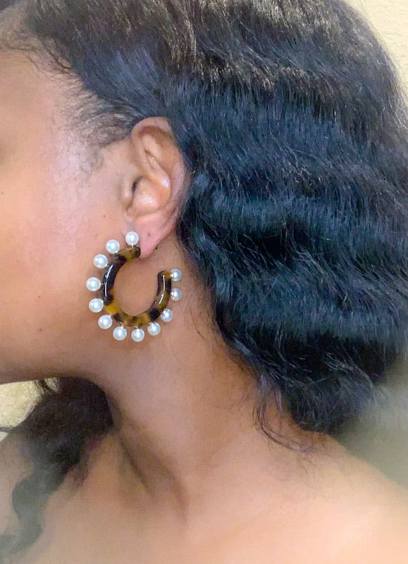 Tortoise pearl earrings