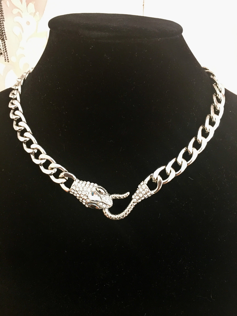 Snake Short Chain Necklace