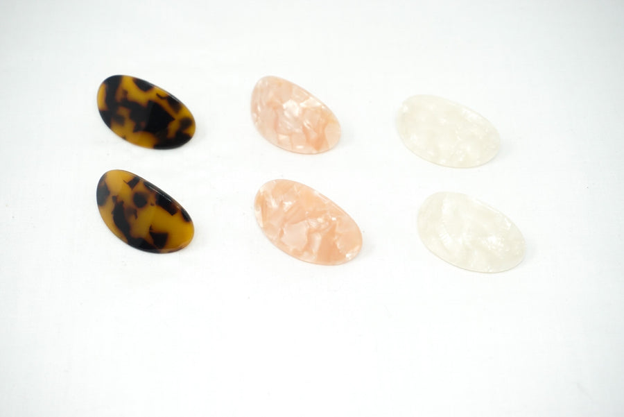 Oval resin studs